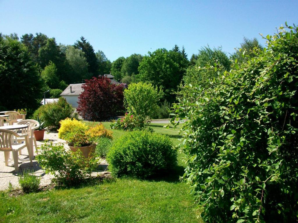 Hotel Le Chavanon Merlines Buitenkant foto